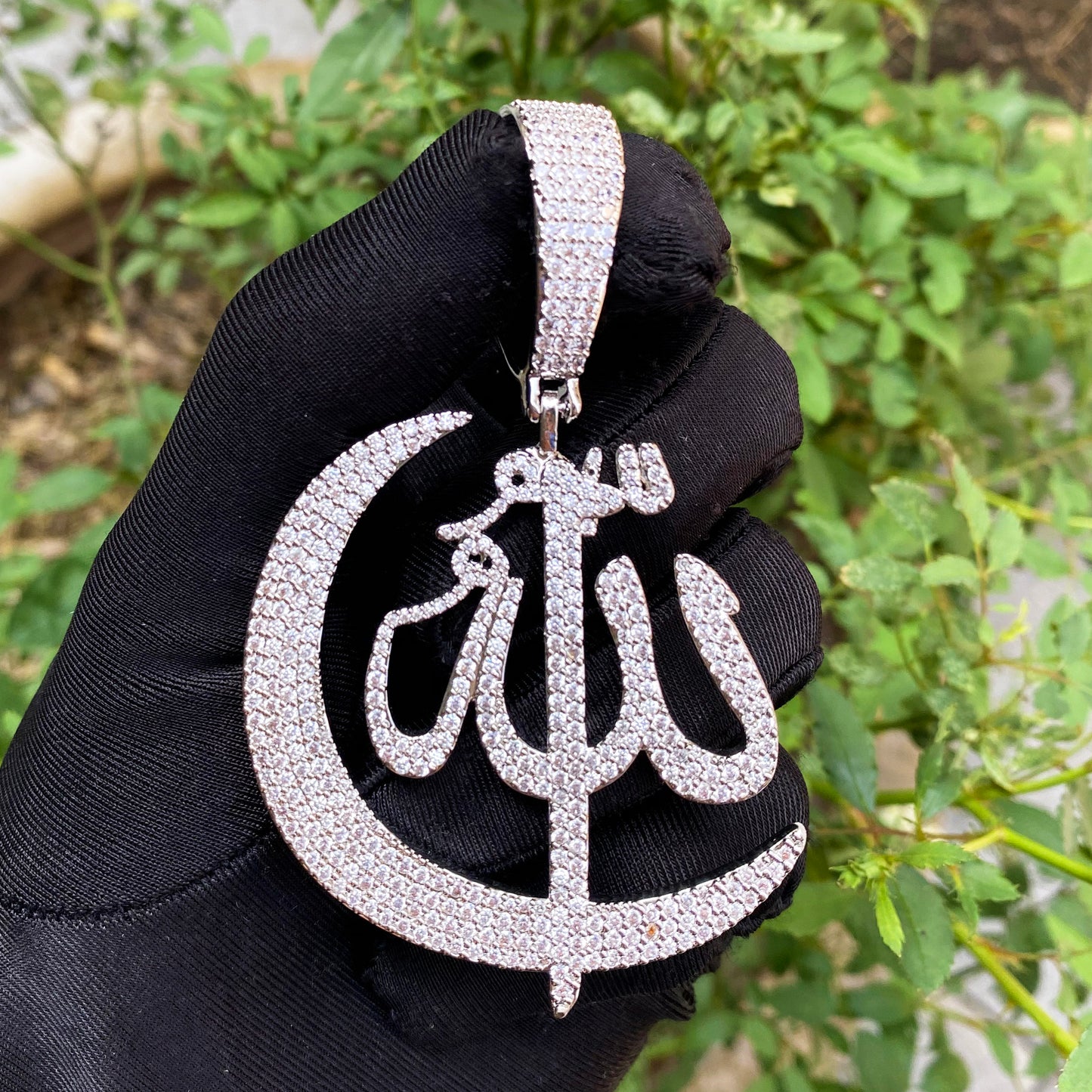 Bubble Letter Iced Out Moon Ahlla Pendant Neckalce for Men Micro Pave Prong Setting Cubic Zirconia Hip Hop Jewelry