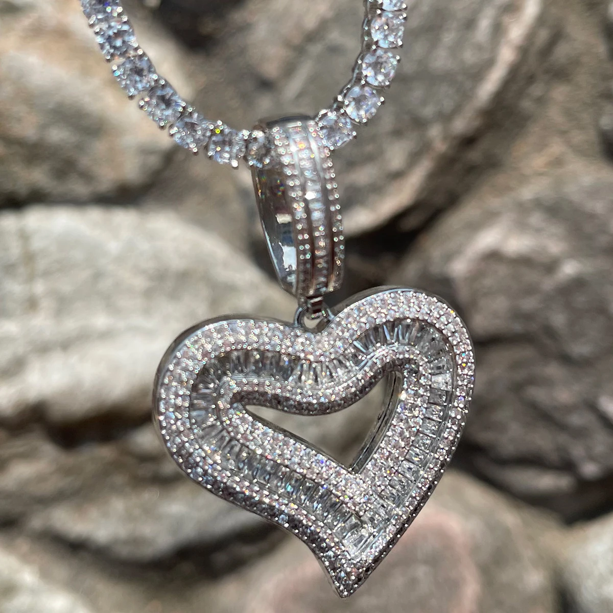 Bubble Letter Baguette Open Love Heart Necklace Pendant for Women Iced Out Charms Glossy Girl Fashion Jewelry