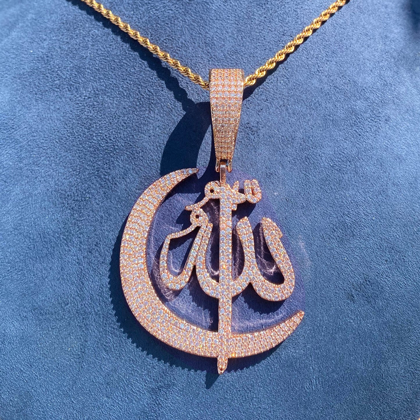 Bubble Letter Iced Out Moon Ahlla Pendant Neckalce for Men Micro Pave Prong Setting Cubic Zirconia Hip Hop Jewelry