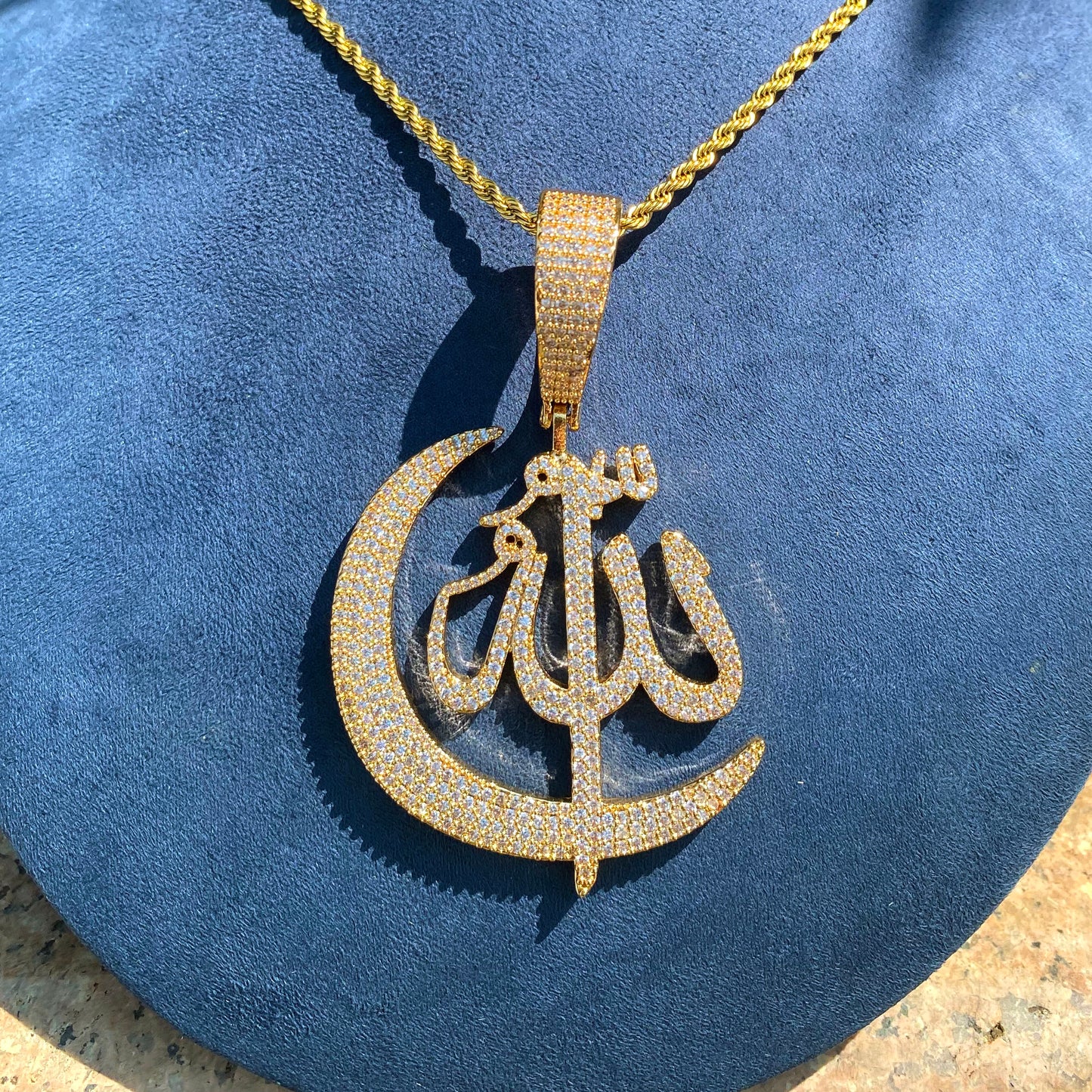 Bubble Letter Iced Out Moon Ahlla Pendant Neckalce for Men Micro Pave Prong Setting Cubic Zirconia Hip Hop Jewelry