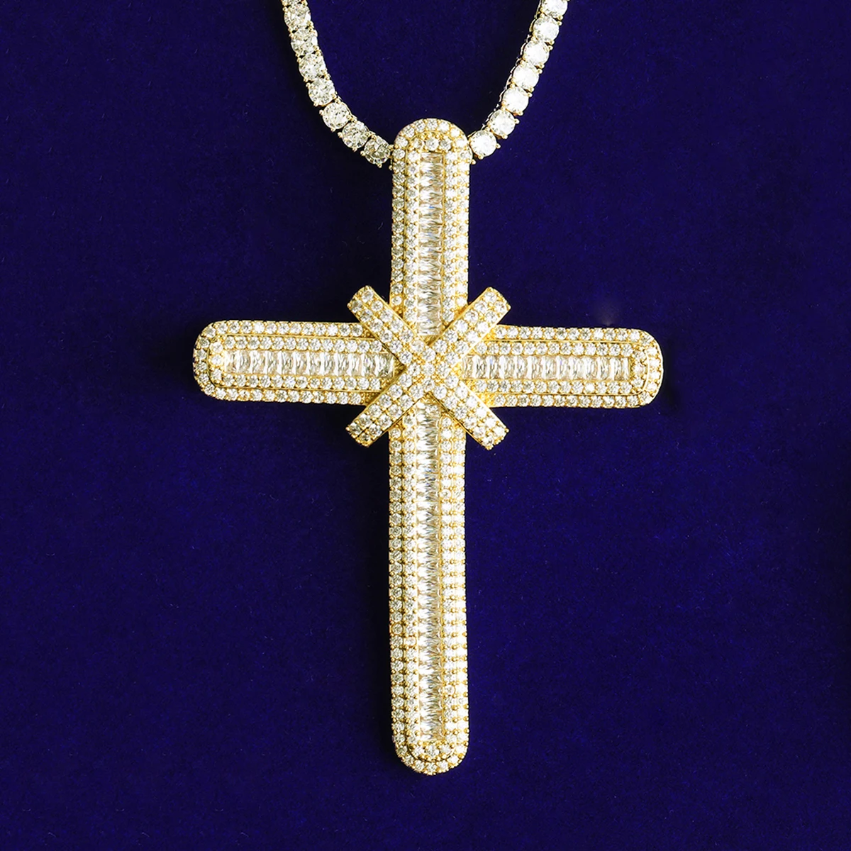 Bubble Letter Iced Out Super Big Cross Necklace Pendant for Men Prong Setting 5A Cubic Zirconia Hip Hop Jewelry