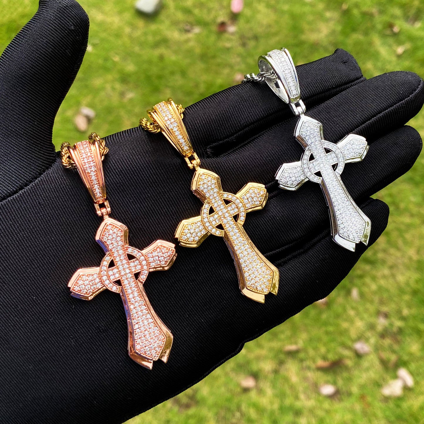 Bubble Letter Iced Out Cicle Cross Necklace Pendant for Men Prong Setting Cubic Zirconia Hip Hop Jewelry