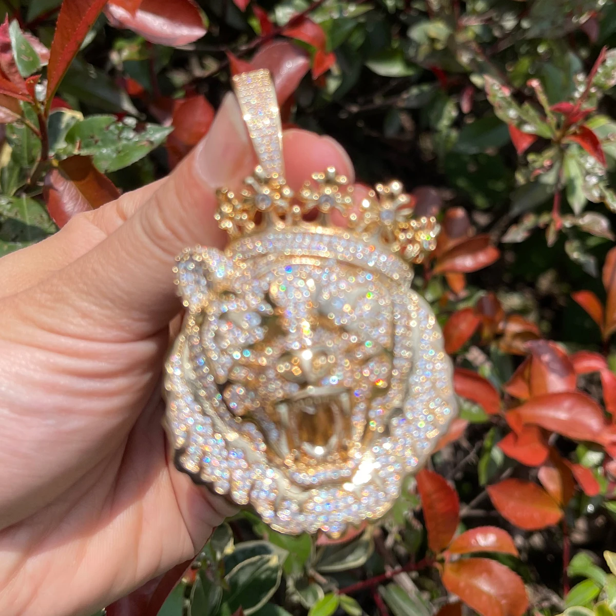 Bubble Letter Lion Crown Necklace for Men Iced Out Prong Setting Pendant Chain Double Color Hip Hop Jewelry