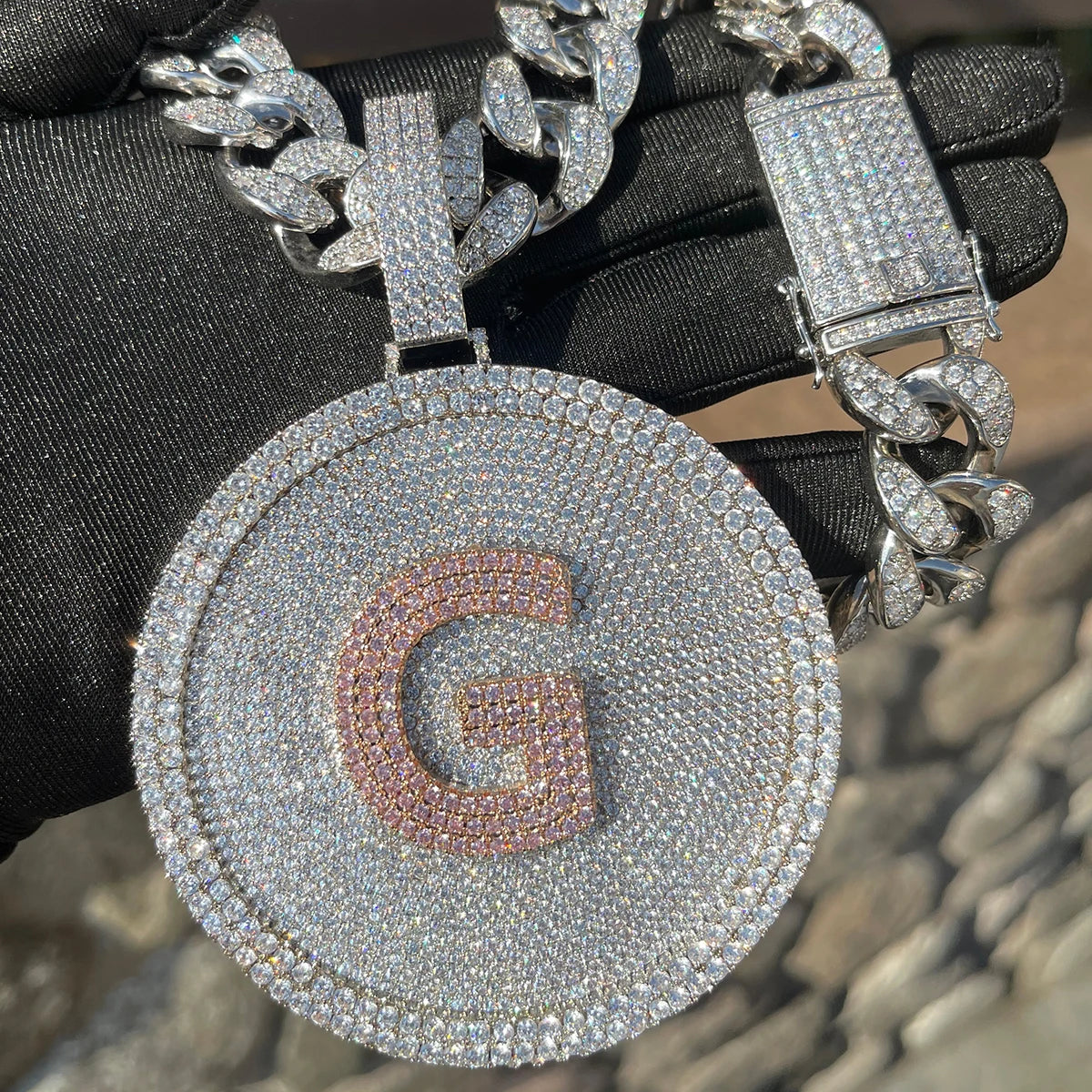 Bubble Letter Iced Out Disc Name Plates Personalized Pendant Customized Jewelry for Men Micro Pave Prong Setting Charms