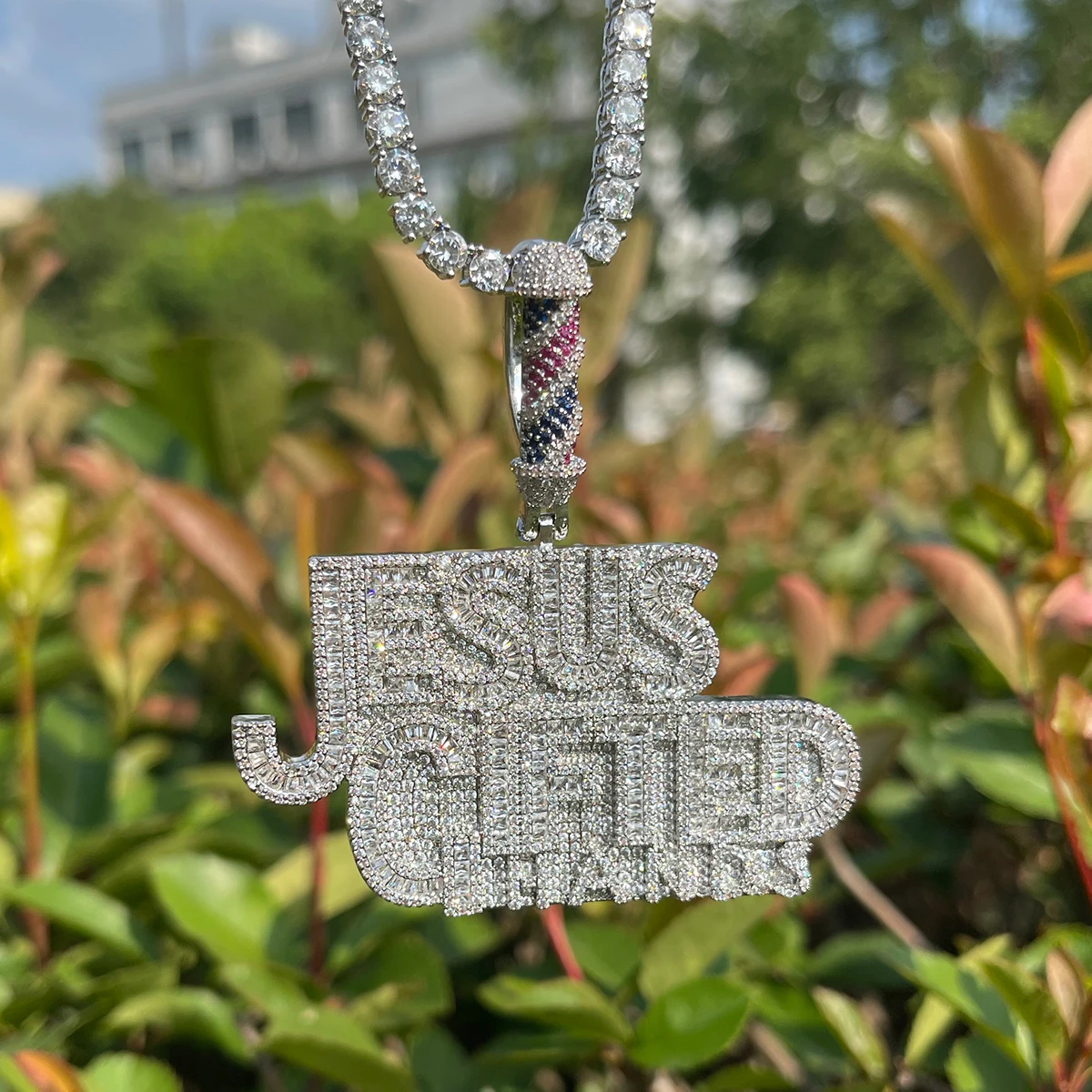 Bubble Letter Iced Out Necklace for Men Prong Setting Jesus Gifted Hands Pendant Hip Hop Jewelry