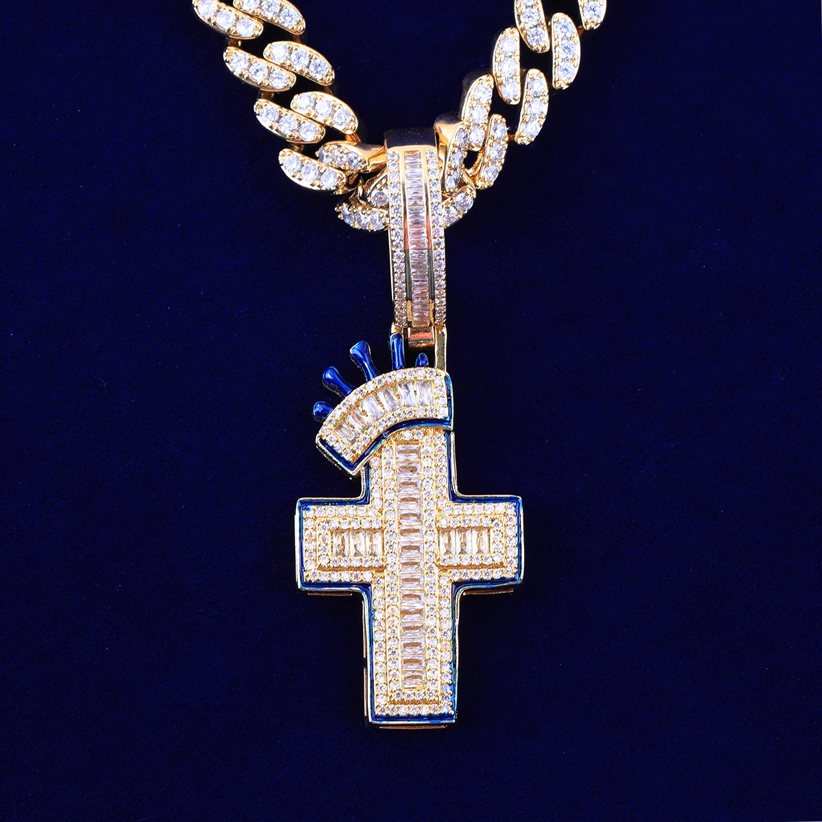 Bubble Letter Iced Out Cross Cross Necklace Pendant for Women Micro Pave Charms Bling Hip Hop Jewelry