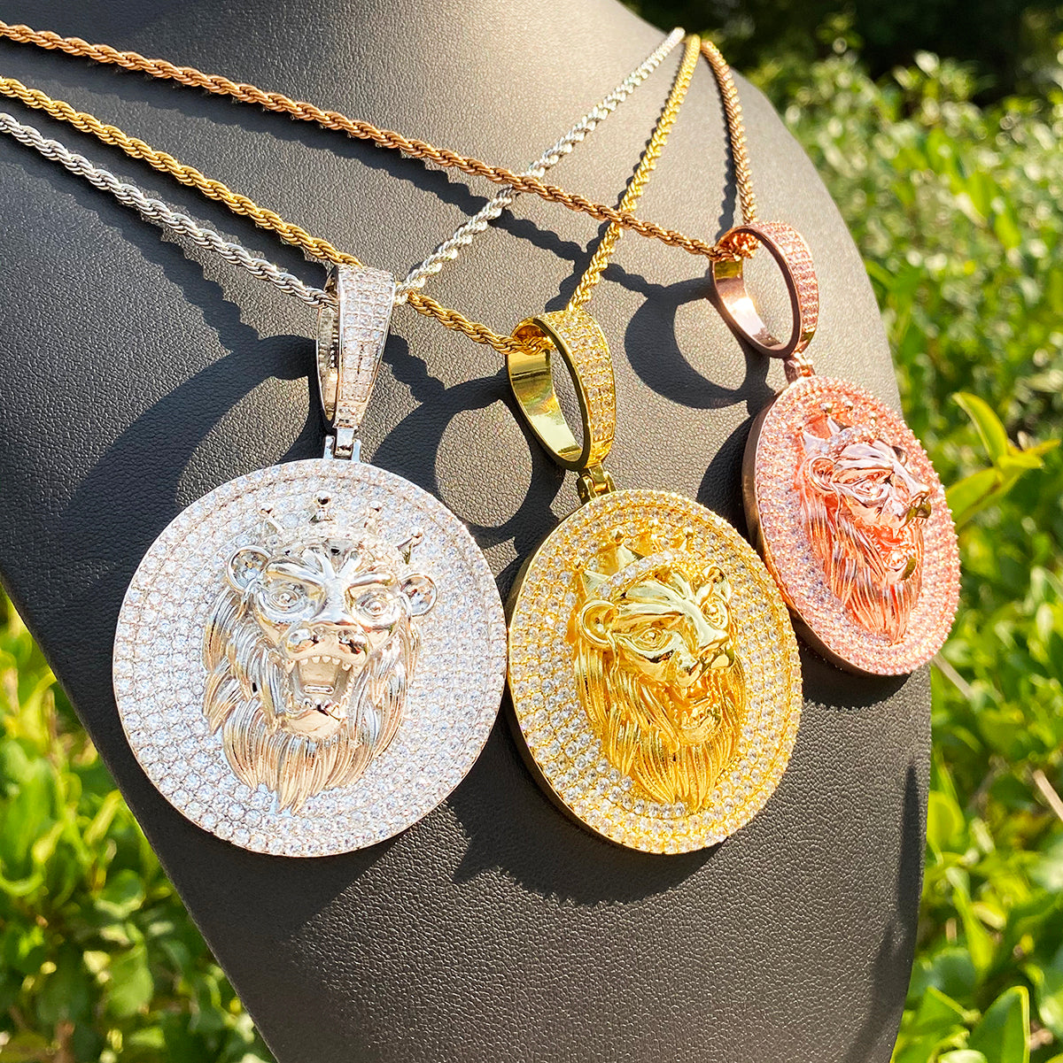 Bubble Letter Iced Out Lion King Disc Necklace Pendant for Men 5A Cubic Zirconia Gold Plated Hip Hop Jewelry