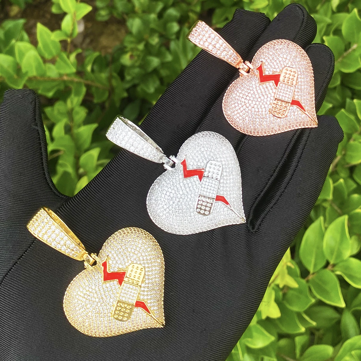 Bubble Letter Iced Out Wound Patch Broken Heart Necklace Pendant for Men Real Gold Plated 5A Cubic Zirconia Hip Hop Jewelry