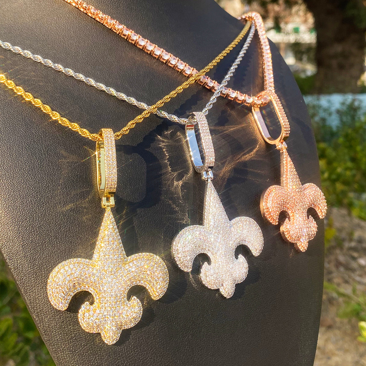Bubble Letter Fleur-de-lis Iced Pendant for Men 5A Handset Cubic Zirconia Real Gold Plated Hip Hop Jewelry