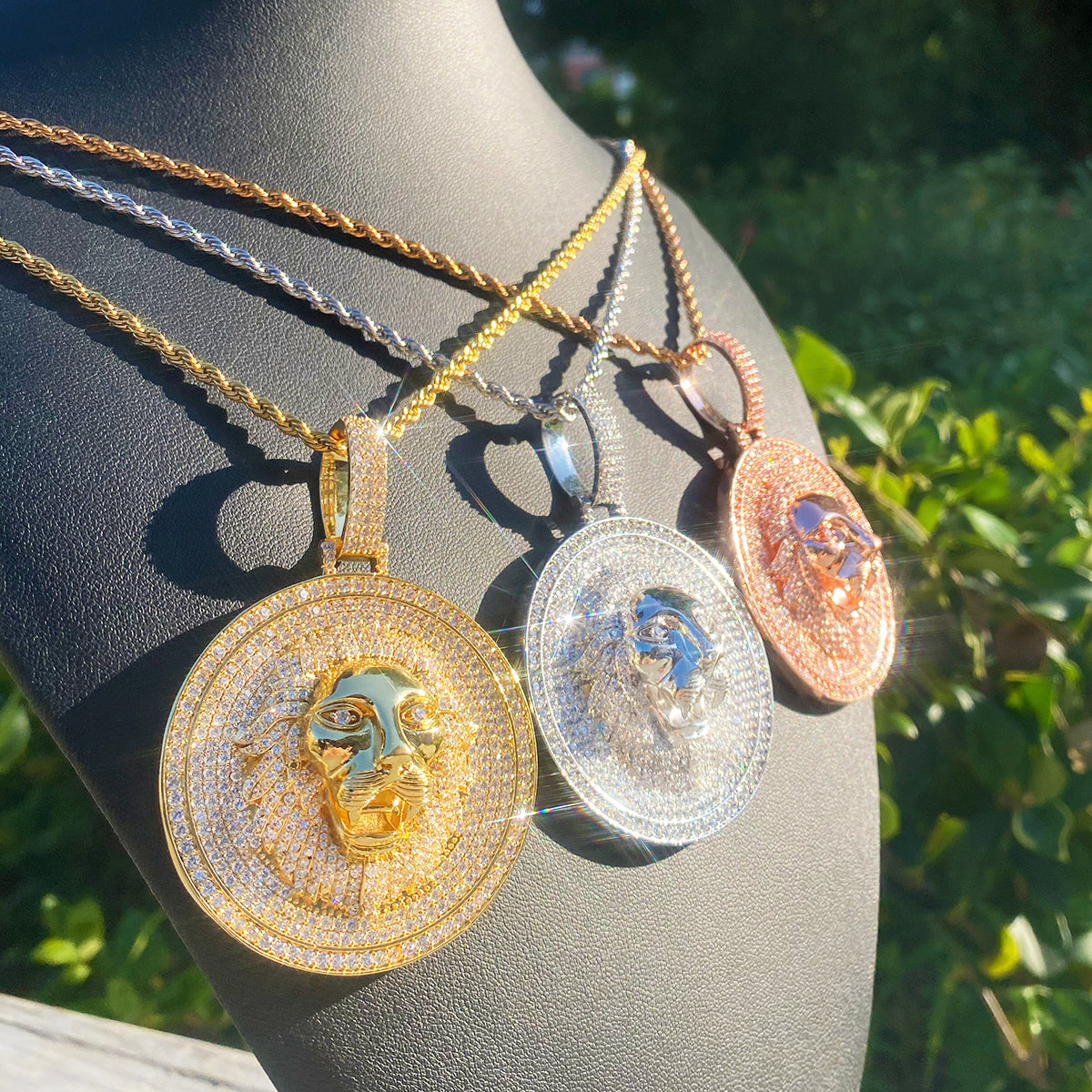 Bubble Letter Iced Out Lion Head Disc Necklace Pendant for Men 5A Cubic Zirconia Gold Plated Hip Hop Jewelry