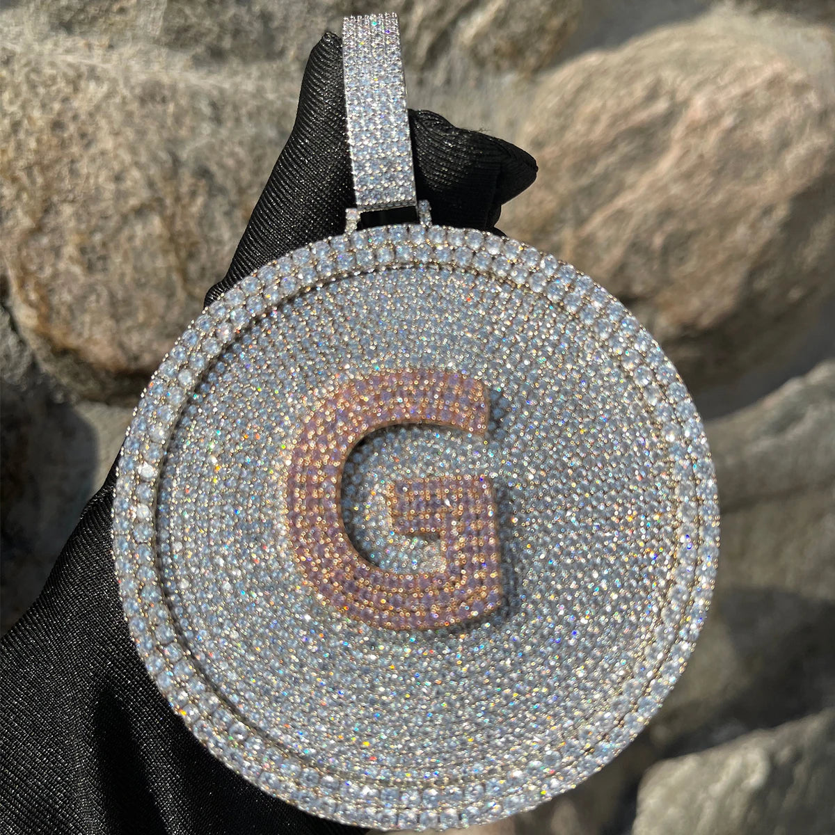 Bubble Letter Iced Out Disc Name Plates Personalized Pendant Customized Jewelry for Men Micro Pave Prong Setting Charms